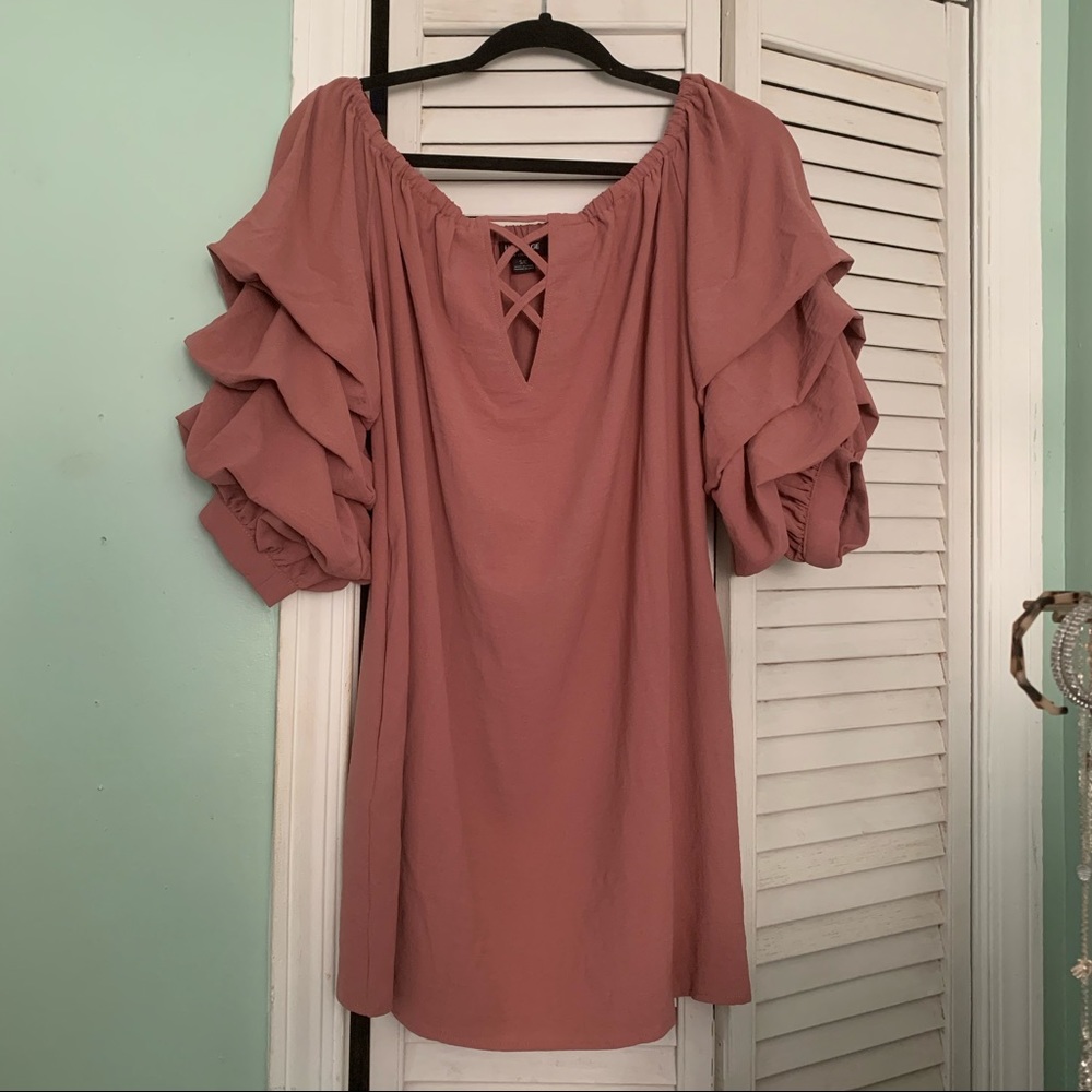 Off the shoulder dress !